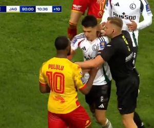 Ogromna awantura w meczu Legia – Jagiellonia! Piłkarze ruszyli na siebie. Rozdzielali ich sędzia i koledzy [WIDEO]