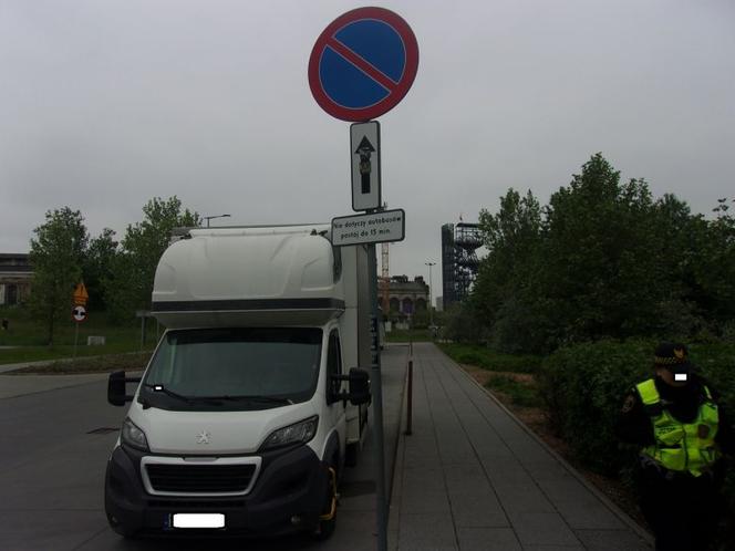 "Najlepsi" kierowcy są w Katowicach. A jak świetnie parkują! I jeszcze są potem zdziwieni mandatami