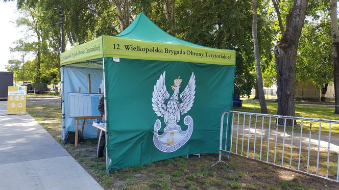 Drive-thru w Lesznie. Na darmowe badania zapisało się ponad 500 osób