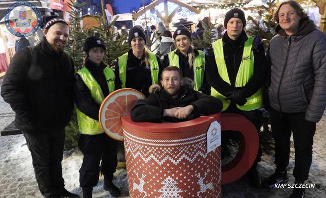 Policja na Jarmarku Bożonarodzeniowym w Szczecinie