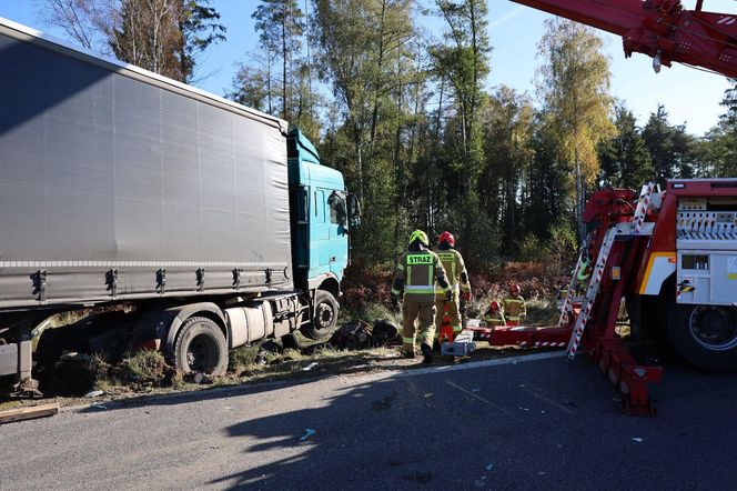 Ciężarówka zmiażdżyła auto nauki jazdy
