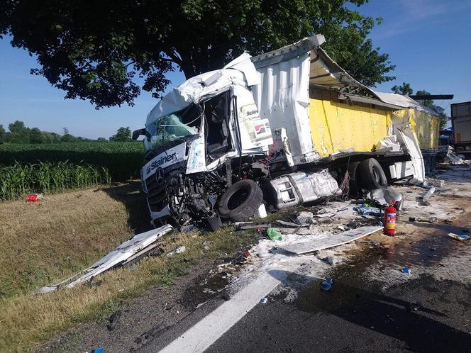Zderzenie tirów na DK 8 w Jordanowie Śląskim