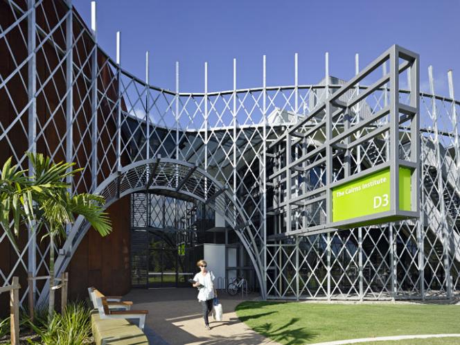  Cairns Institute w Townsville, Australia. Wejście do budynku