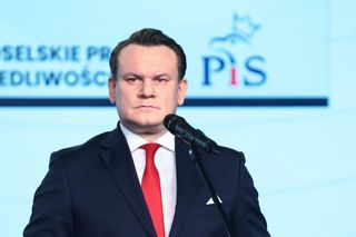 Europosłowie PiS nie płacą składek na partię. Skarbnik: „Dzwonię do nich, piszę SMS-y i przypominam” 