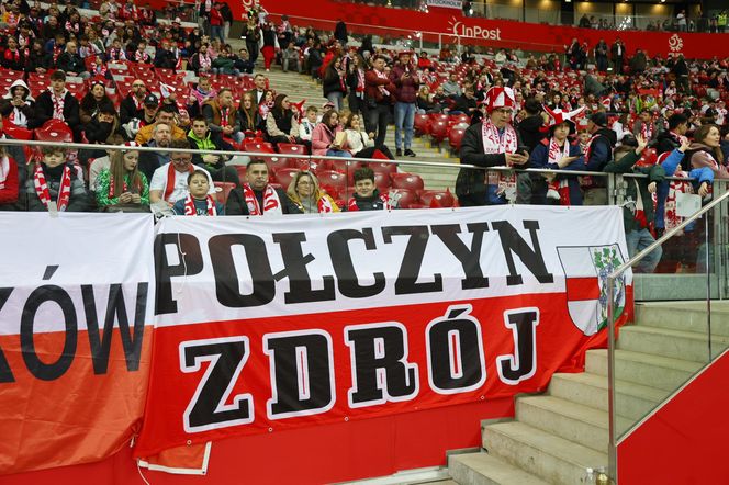 Kibice wspierają Polskę w meczu z Litwą. Zobacz zdjęcia