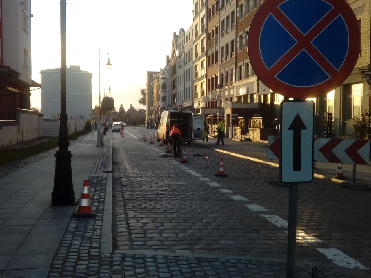 Utrudnienia na Starówce. Zamknięty został fragment ulicy Studziennej w Elblągu