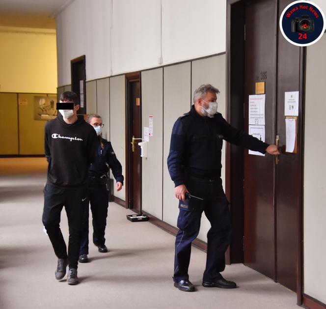 Dawid M. podźgał taksówkarza nożem. Stanął przed sądem