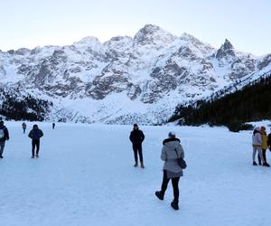 Selekcja naturalna. Internauci bezlitośni dla ludzi, którzy wchodzą na  na Morskie Oko w czasie odwilży