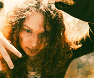 Irys debiutuje EP-ką, która wchodzi pod skórę