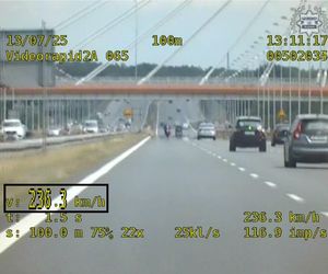 Gliwice: Motocyklista pędził na złamanie karku. Na liczniku miał prawie 240 km/h