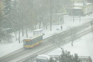 Paraliż komunikacji miejskiej w Warszawie. Śnieg zatrzymał stolicę