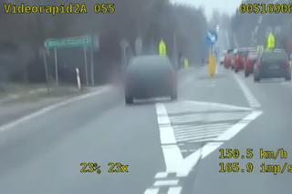 Pościg policji za 19-latkiem w BMW zakończony w rowie