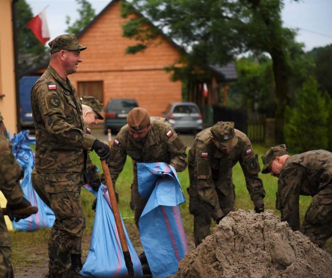 Powódź: Podkarpaccy terytorialsi pomagają w Birczy. Rzeka zalała domy [GALERIA]