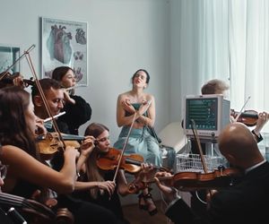 Rosalía nagrała teledysk w Polsce. Te kultowe miejsca w Warszawie odwiedziła hiszpańska gwiazda