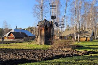 Adamczycha z serialu 1670 znajduje się w Kolbuszowej