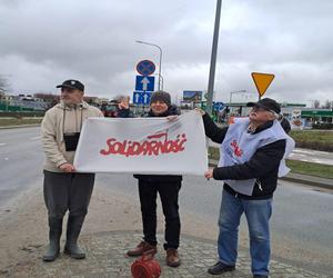 Trwa protest rolników. Drogi na Pomorzu są sparaliżowane. Gdzie trwają utrudnienia? 