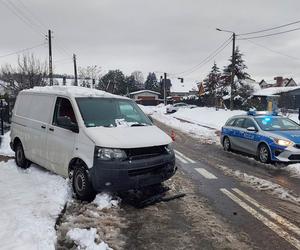 Wypadek na skrzyżowaniu Smugowa-Miodowa. Nastolatek i kobieta w szpitalu!