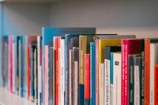 Poznaniacy coraz chętniej czytają książki. Co się czyta w Poznaniu?