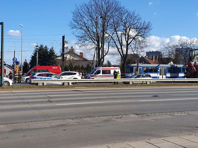 Kobieta weszła pod tramwaj w Krakowie
