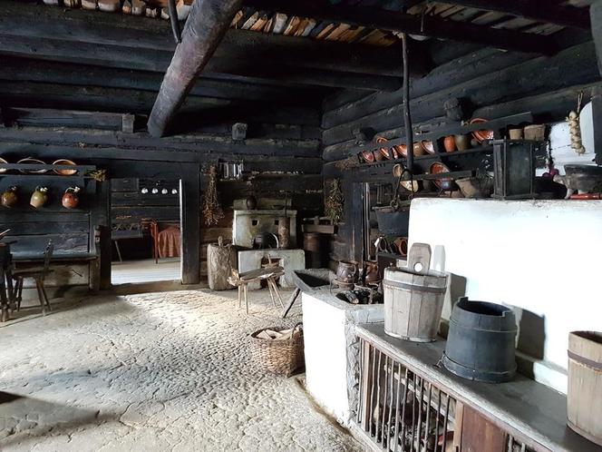 Pierwsze powojenne muzeum pod otwartym niebem powstało w Małopolsce. To tu kręcono słynne filmy