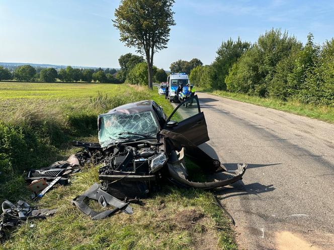 Poważny wypadek w Warmińsko-Mazurskiem. Dwie osoby ranne