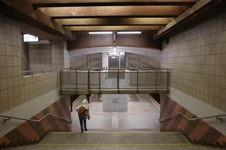 Nowe windy na stacji metra M1 Pole Mokotowskie w Warszawie