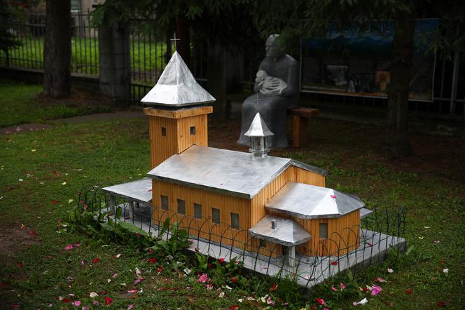 Proboszcz chce usunąć papieża