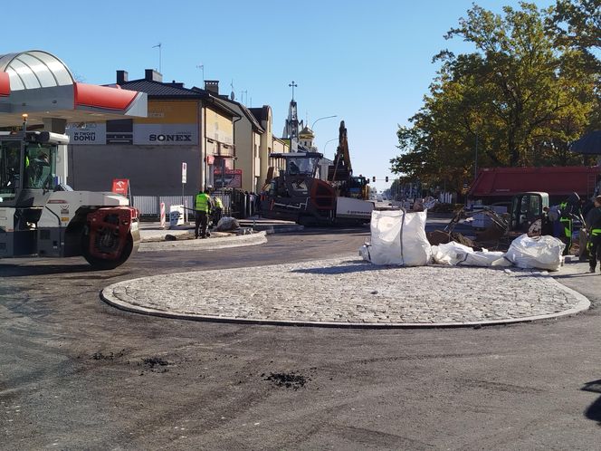 Na ul. Floriańskiej w Siedlcach powstaje nowe rondo ósemkowe i nowa nawierzchnia