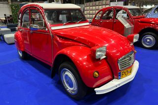 Retro Motor Show 2025 rozpoczęło się w Poznaniu. Tysiąc pojazdów i niezwykłe atrakcje czekają!