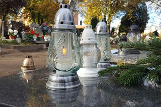 Organizacja ruchu 1 i 2 listopada w Lesznie. Gdzie zaparkować i jak dojechać? 