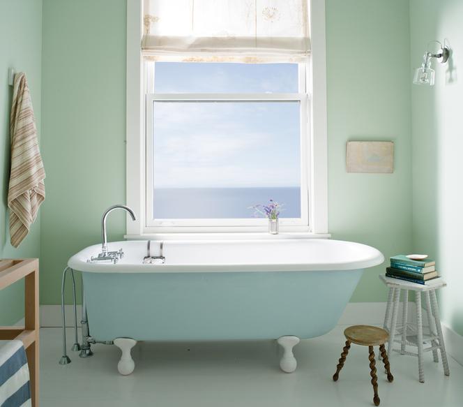 Romantyczna niebieska łazienka