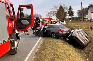Zderzenie trzech aut w Emilcinie. Pięć osób trafiło do szpitala