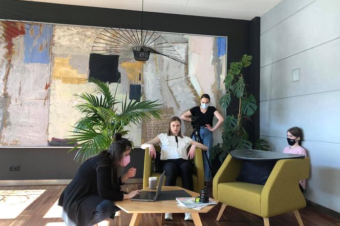 Interaktywny film o feminatywach 