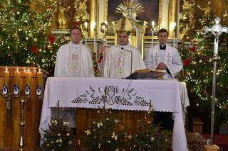 Ranczo 10 sezon. biskup Kozioł (Cezary Żak), ksiądz Maciej (Mateusz Rusin), ksiądz Robert (Bartek Kasprzykowski)