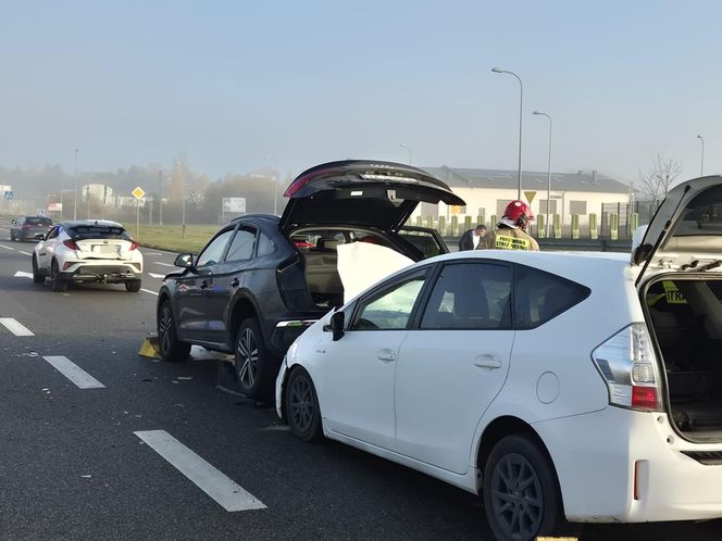 Zderzenie 3 aut na ulicy ks. Piotra Ściegiennego w Kielcach