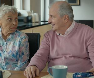 Barwy szczęścia, odcinek 3199: Krystyna (Hanna Bieluszko), Krzysztof Jaworski (Jacek Kałucki) 