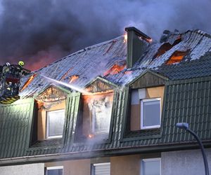 Aktor znany z „Korony Królów” ucierpiał w pożarze bloku w Ząbkach. „Nie wiemy co będzie dalej”