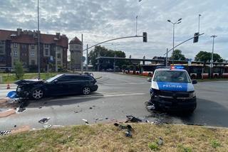 BMW wjechało w radiowóz na sygnale! Policjanci w szpitalu. Wypadek w Tarnowskich Górach