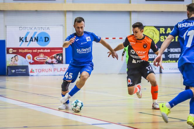 FC Toruń - P.A. Nova Gliwice 2:4 - zdjęcia z Uniwersyteckiego Centrum Sportu
