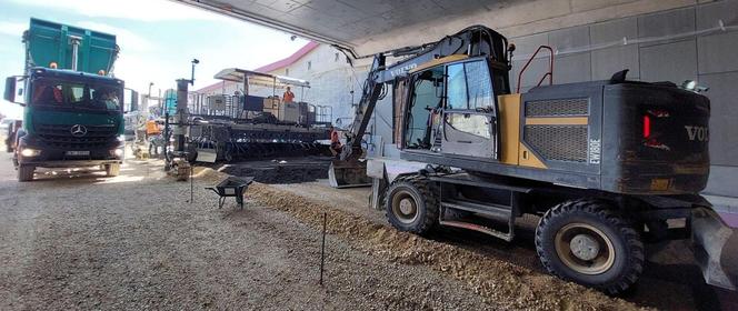 Tunel w Zielonkach - betonowanie nawierzchni