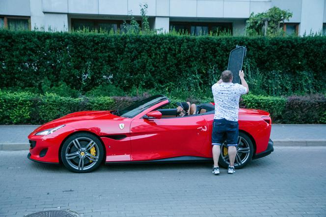 Patryk Vega w Ferrari Portofino wartym milion złotych