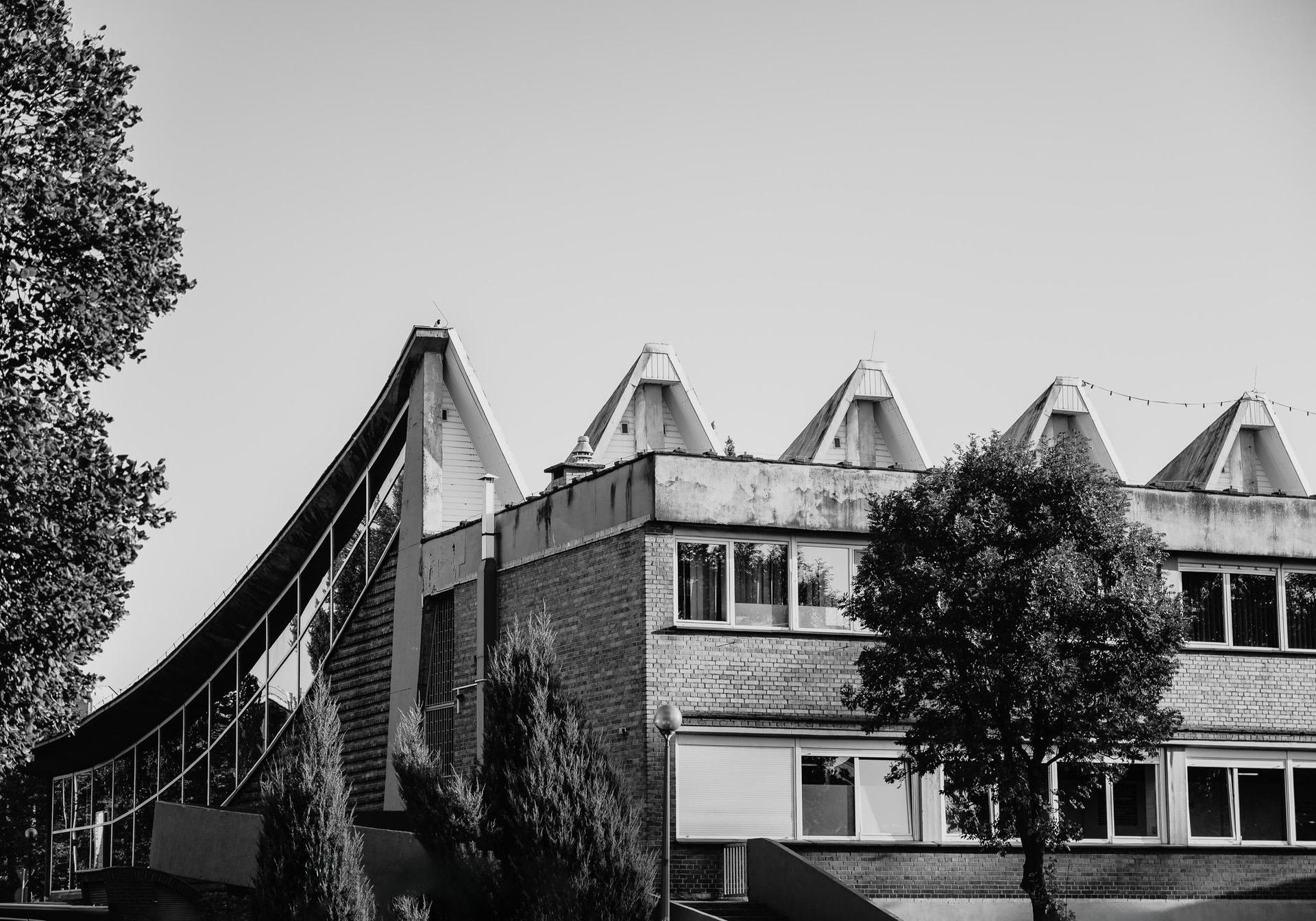 Szlak Konińskiego Modernizmu - zobacz zdjęcia architektury i sztuki Nowego Konina