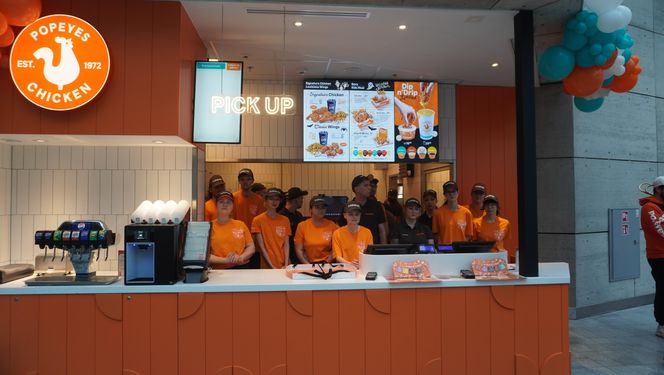 Tłumy na otwarciu Popeyes w Olsztynie. Rekordzista czekał w kolejce ponad 20 godzin