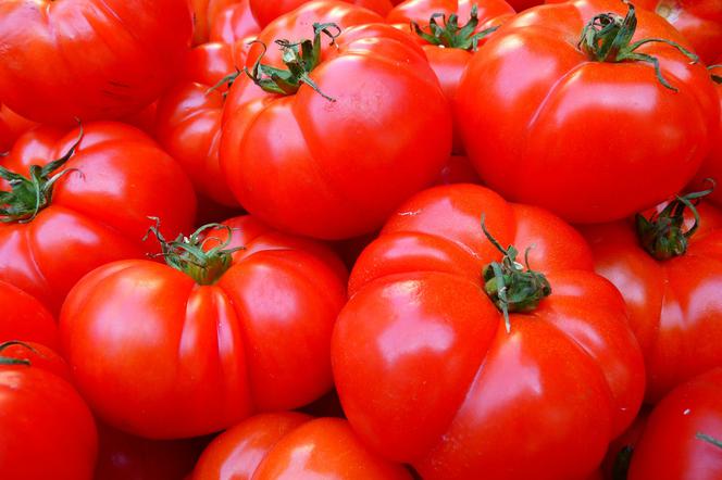 Sezon na pomidory - jak zrobić zapasy z pomidorów?