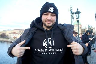Adam Kownacki w Pradze na moście Karola