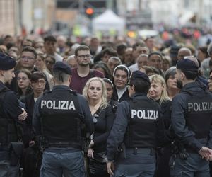 Dziesiątki tysięcy wiernych w Watykanie. Ogromna kolejka do trumny papieża