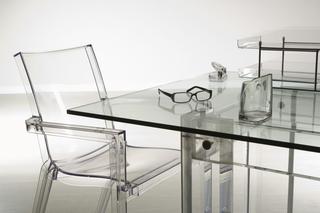 Szklane i lustrzane powierzchnie w wnętrzach: czyli o ponadczasowym szyku i elegancji
