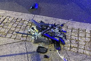 Wypadek karetki na rondzie ONZ w Warszawie. Ambulans zderzył się z taksówką na aplikację