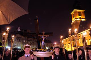 DROGA KRZYŻOWA w Warszawie: O której się zaczyna, jaką trasą przejdzie, kto będzie niósł krzyż?