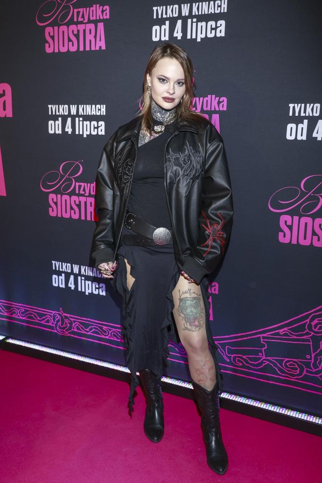 Monika Miller przyszła na premierę i się zaczęło. Tylko spójrzcie na jej nogi!